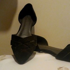 closed toe flats